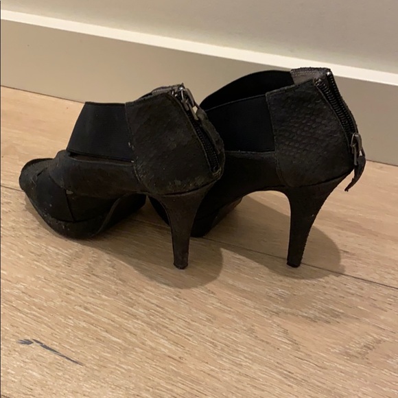 Black MRKT heels - Picture 2 of 2